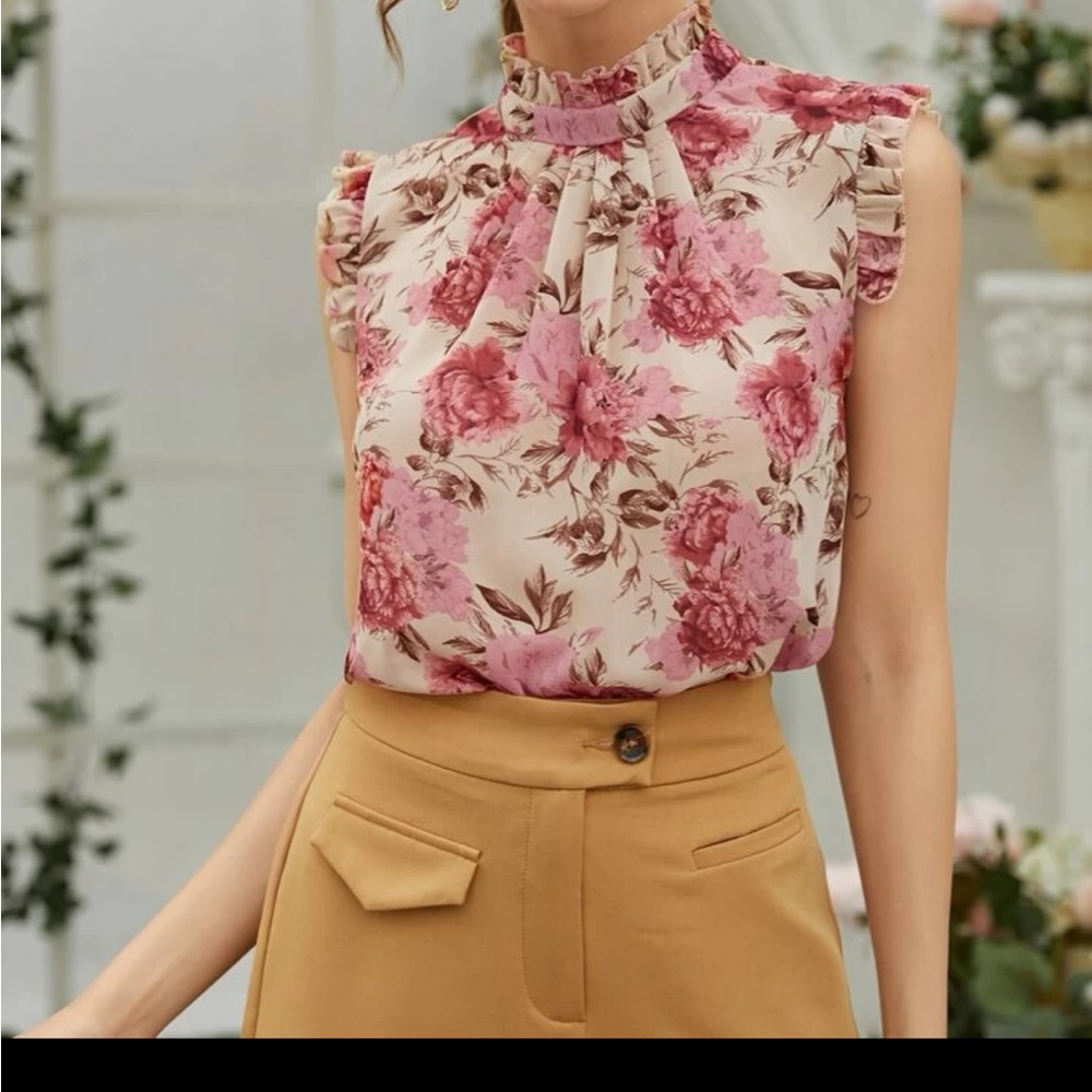 Beautiful floral print  sleeveless blouse size s